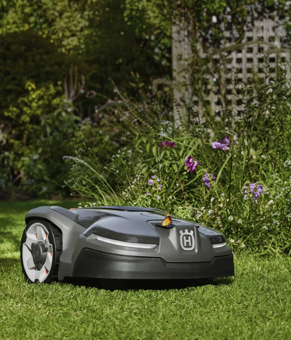 Stor-guide-robot-automower-desk